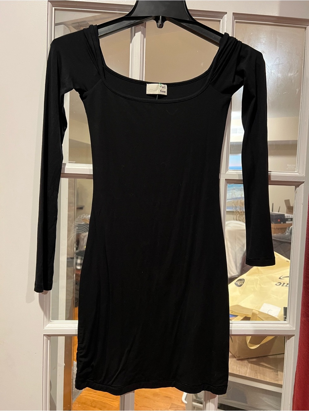Wilfred Black Long-Sleeve Scoop Neck Fitted Dress